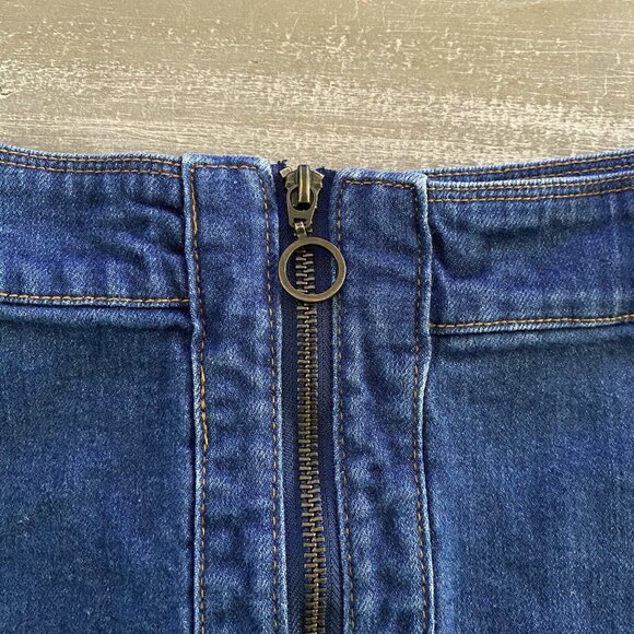 H & M Denim Skirt Women’s Size 6 Dark Wash Blue Front Zipper Mini Ladies Y2K - Picture 2 of 7